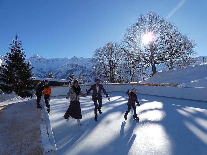 Ice skating instead of skiing: The innovative alternative on synthetic ice